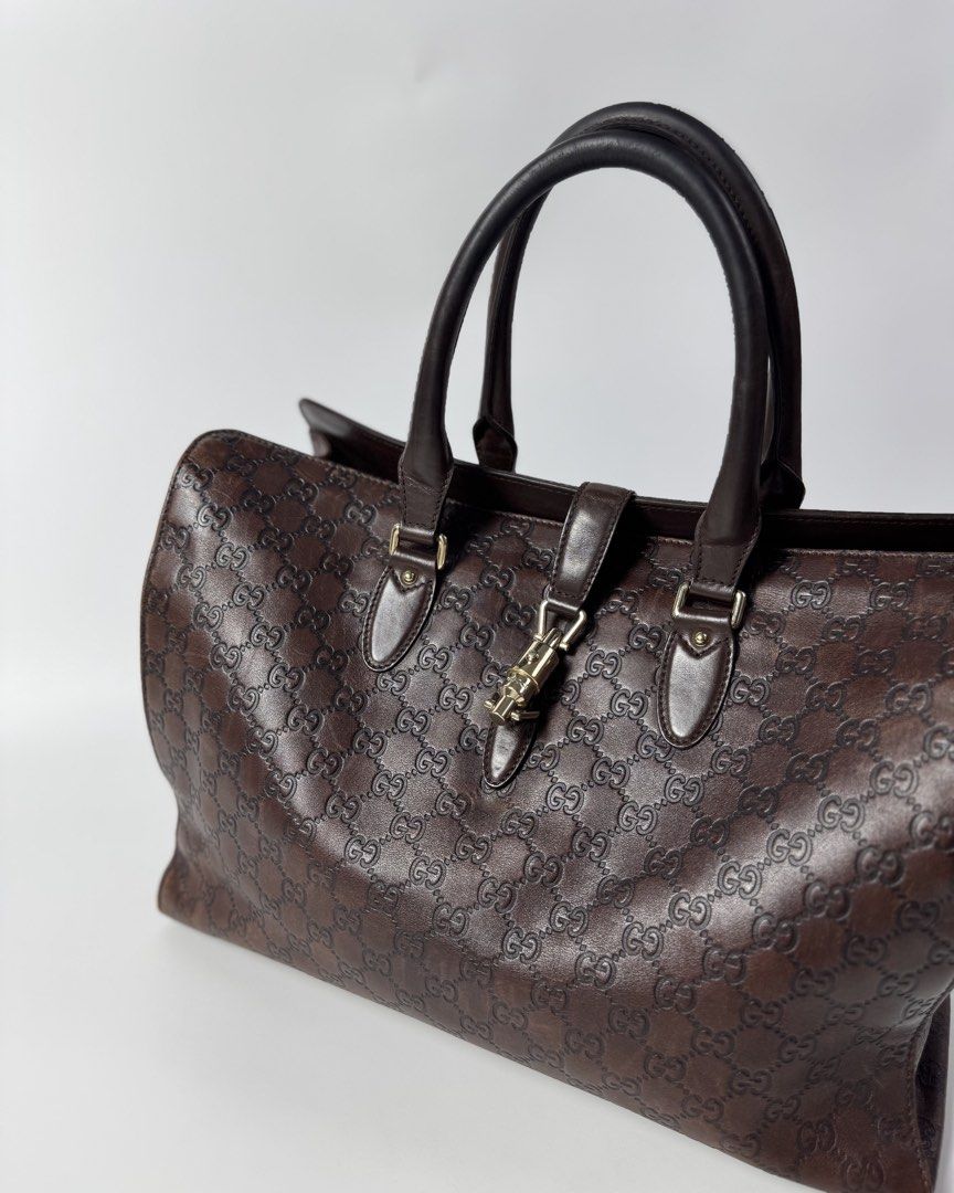 Gucci Piston Lock New Jackie (Category: Luxury Bags & Wallets) located in Calamba. Submitted by theartofpeerpressurelgn (Listing ID 1466218247, Image 2). Description: Gucci Piston Lock New Jackie Frida Giannini SS09 — Discontinued archival piece. In very good condition, unit with COA. ₱25,000 only 💯 Guaranteed Authentic 💳 Layaway available 📍 Calamba City, Laguna 🚚 Lalamove / LBC DM us to purchase. FB: THE ART OF PEER PRESSURE IG: @theartofpee