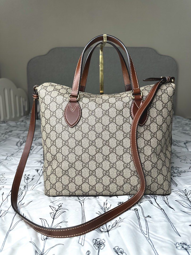 GUCCI SUPREME MONOGRAM LINEA FOLDOVER TOTE (Category: Tote Bags) located in Paranaque City. Submitted by changingclassic (Listing ID 1466326859, Image 2). Description: GUCCI SUPREME MONOGRAM LINEA FOLDOVER TOTE 100% authentic/original With entrupy,paperbag,dustbag Actual photos posted What you see what you get Slightly negotiable .