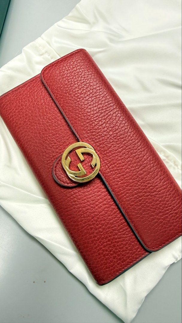 Gucci Wallet (Category: Wallets & Card holders) located in Manila. Submitted by zarizari.mla (Listing ID 1466208197, Image 2). Description: With box Dust bag.