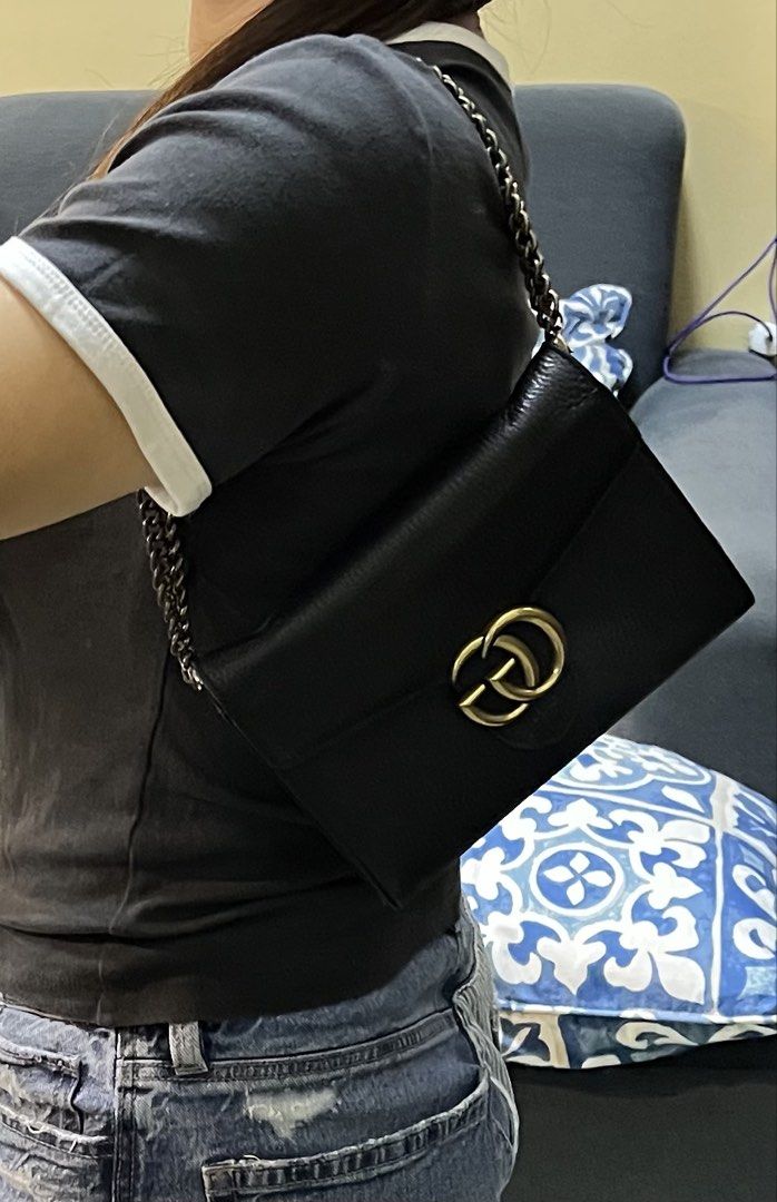 Gucci wallet on chain (Category: Cross-body Bags) located in Manila. Submitted by colineb (Listing ID 1466270264, Image 3). Description: Original sbi ni google.
