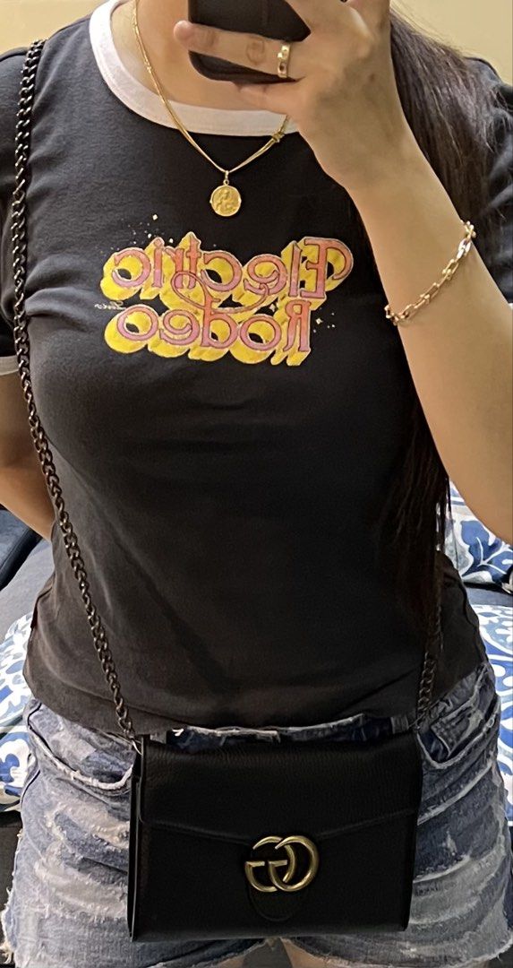 Gucci wallet on chain (Category: Cross-body Bags) located in Manila. Submitted by colineb (Listing ID 1466270264, Image 2). Description: Original sbi ni google.