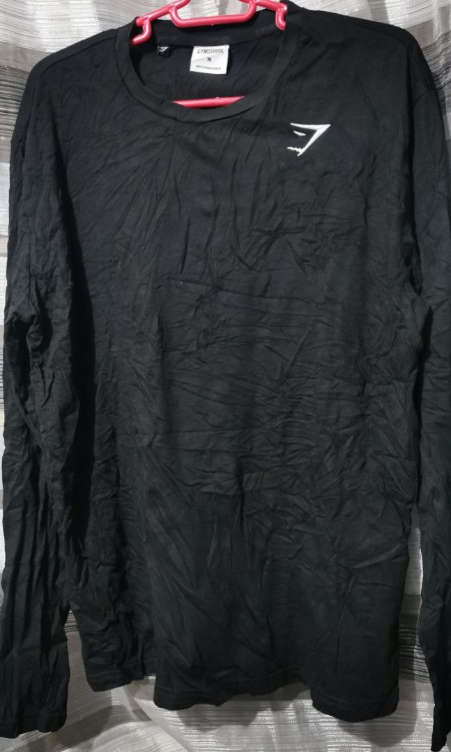 Gymshark crest long sleeves (Category: Coats, Jackets and Outerwear) located in San Jose. Submitted by thrift_ni_sir (Listing ID 1466158982, Image 1). Description: Excellent condition, need wash Embroidered logo at the front MOD j&t Add shipping fee MOP gcash.