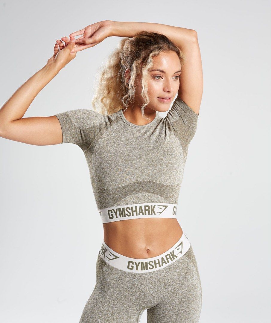Gymshark flex crop top size small (Category: Activewear) located in Iba. Submitted by xooperfindslb (Listing ID 1466183264, Image 1). Description: Gymshark flex crop top size small Band size 11 inches when laid flat Color: grey/ mint green Good condition No issue.