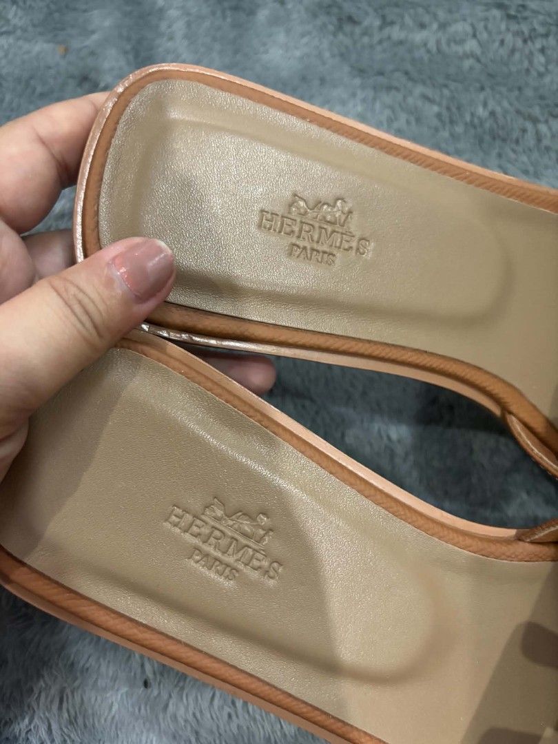 H ER M E S (Category: Sandals) located in Valenzuela. Submitted by meloluxcollections (Listing ID 1466241986, Image 3). Description: .