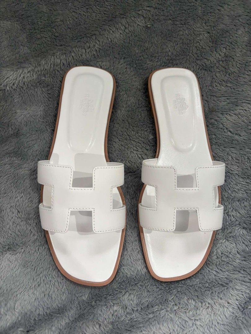 H ER M E S (Category: Flats & Sandals) located in Valenzuela. Submitted by meloluxcollections (Listing ID 1466242586, Image 1). Description: .