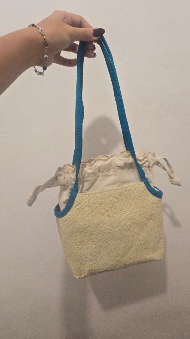 Halohalo Toiny Tia Bag (Category: Shoulder Bags) located in Antipolo. Submitted by favoritegirl01 (Listing ID 1466247683, Image 2). Description: one of my beloved bags actually! - features drawstring opening and one side pocket inside - has a few banig scruffs - straps and inside are still in good condition.
