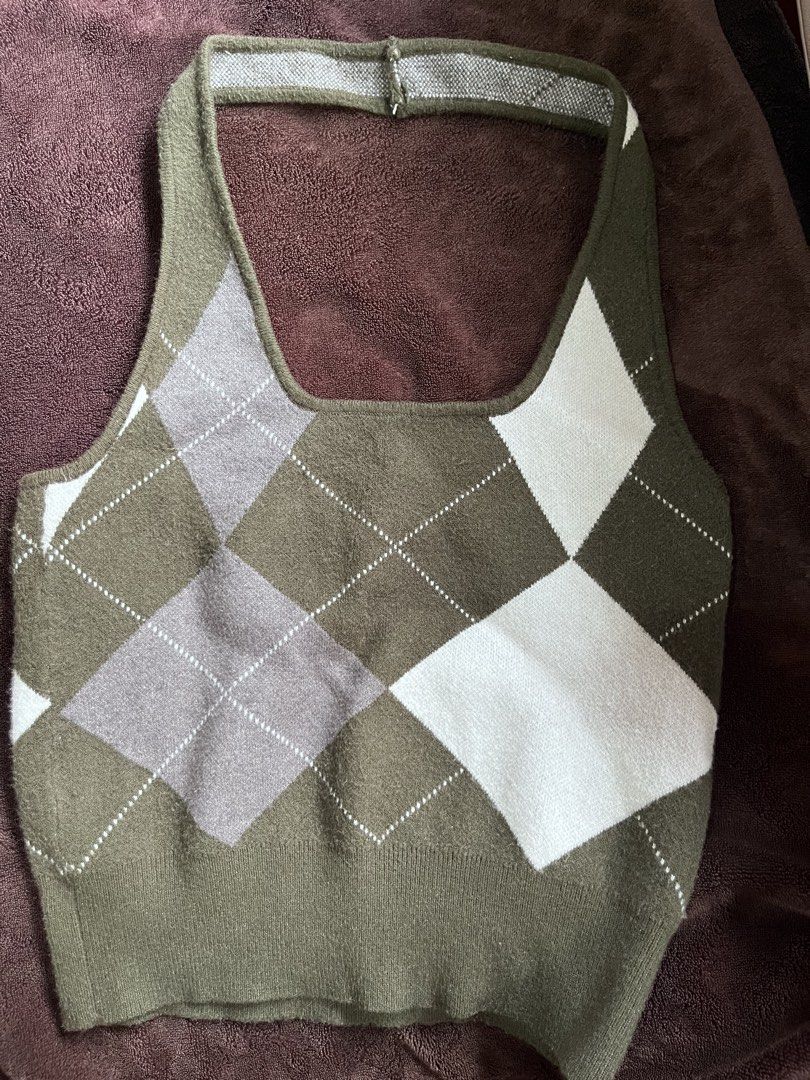 Halter Top (Category: Sleeveless) located in Manila. Submitted by serra_shop (Listing ID 1466187303, Image 1). Description: Favorite top Used twice 10/10 Size: Small Location: Pampanga Courier: J&T.