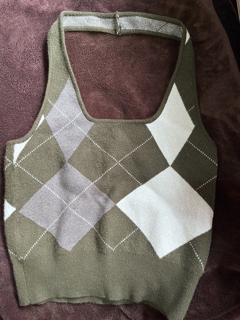 Halter Top (Category: Sleeveless) located in Manila. Submitted by serra_shop (Listing ID 1466187303, Image 2). Description: Favorite top Used twice 10/10 Size: Small Location: Pampanga Courier: J&T.
