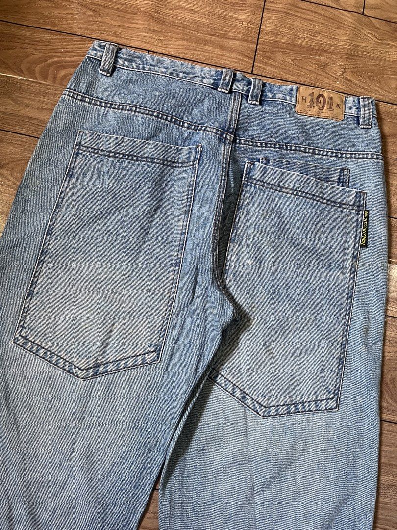 Hanjia Big Pocket Long Jorts (Category: Shorts) located in Manila. Submitted by tvrfinds (Listing ID 1466210307, Image 2). Description: Hanjia Big Pocket Long Jorts Size 36 Length: 28.5 Thigh: 14 Length: 11 -Hard Denim -Needs wash -Very good condi 📩📩.
