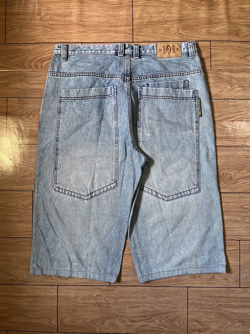 Hanjia Big Pocket Long Jorts (Category: Shorts) located in Manila. Submitted by tvrfinds (Listing ID 1466210307, Image 1). Description: Hanjia Big Pocket Long Jorts Size 36 Length: 28.5 Thigh: 14 Length: 11 -Hard Denim -Needs wash -Very good condi 📩📩.