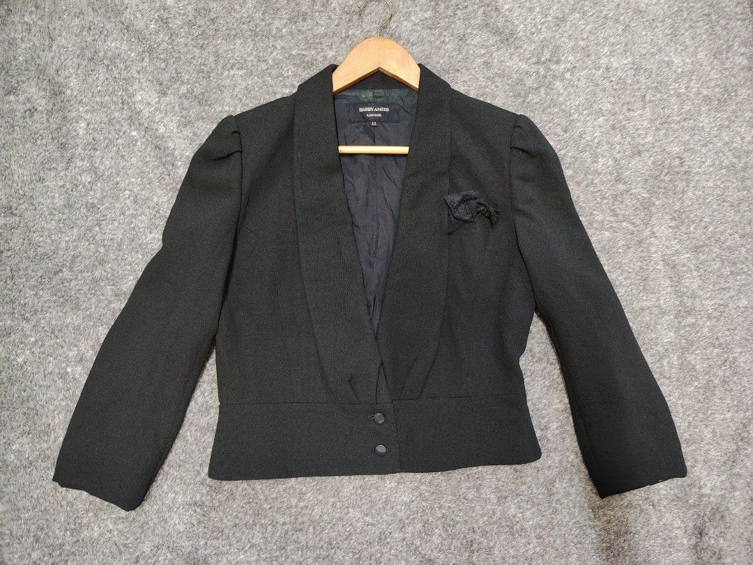 Hardy Amies London black coat MEDIUM (Category: Coats, Jackets and Outerwear) located in Valenzuela. Submitted by anna.banana10 (Listing ID 1466165918, Image 2). Description: - Brand: Hardy Amies London - Size: 11 - Color: Solid black with a textured feel - Style: Cropped blazer with a chic shawl collar and wide two-button hem - Details: Structured shoulders with slight gathering, fully lined interior, and a removable lace accent pin on the chest