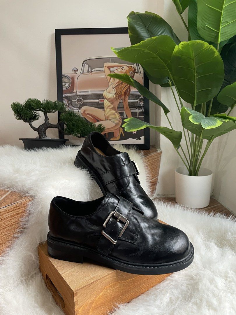 Harson black leather single monk strap (Category: Shoe inserts) located in Bulacan. Submitted by johnivanqu27099 (Listing ID 1466320193, Image 1). Description: Harson black leather single monk strap Classic and elegant — perfect for formal and smart-casual looks. • Brand: Harson • Color: Black • Material: Leather • Size: 235 mm / 23.5 cm — approximately EU 37 • Condition: Brand New • Complete package with original box • Price: ₱1,999 — negotiable