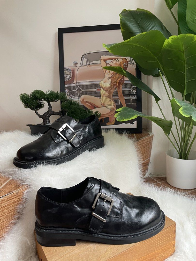 Harson black leather single monk strap (Category: Shoe inserts) located in Bulacan. Submitted by johnivanqu27099 (Listing ID 1466320193, Image 2). Description: Harson black leather single monk strap Classic and elegant — perfect for formal and smart-casual looks. • Brand: Harson • Color: Black • Material: Leather • Size: 235 mm / 23.5 cm — approximately EU 37 • Condition: Brand New • Complete package with original box • Price: ₱1,999 — negotiable