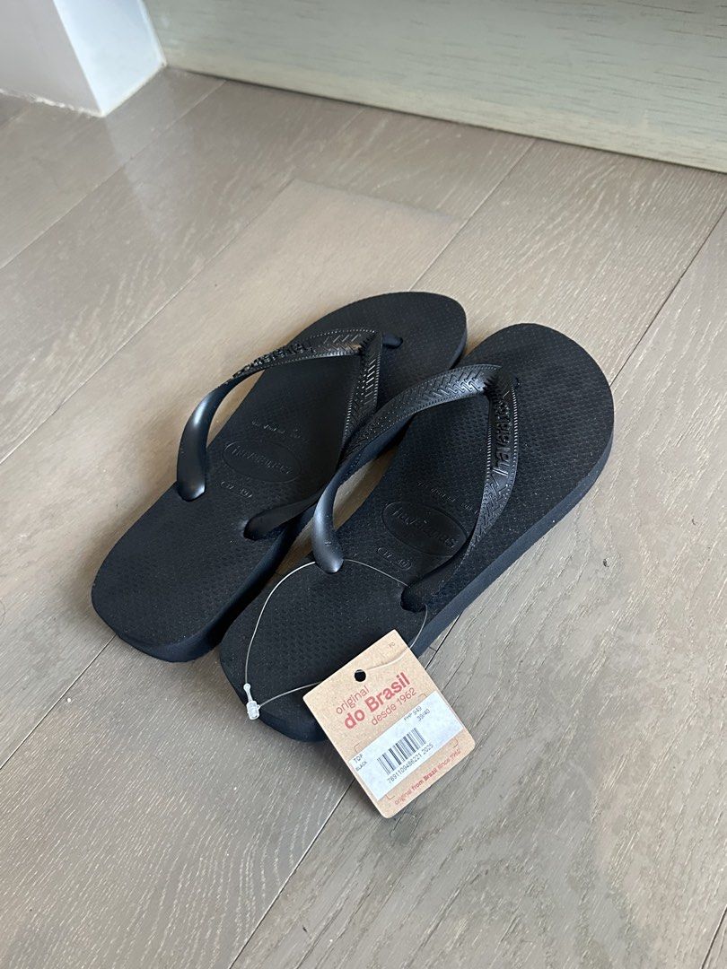 Havaianas Flip Flops Size 39/40 (Category: Slippers and slides) located in Makati City. Submitted by amarettoosour (Listing ID 1466226423, Image 2). Description: - Brand: Havaianas (Top Collection) - Color: Classic Black - Condition: Brand new, never worn with original tag attached - Size: 39/40 EUR (US 9/10W 8M) - Retail Price: PHP 949 - Features: Standard textured footbed and comfortable classic straps - Guaranteed authentic and ready to ship!.