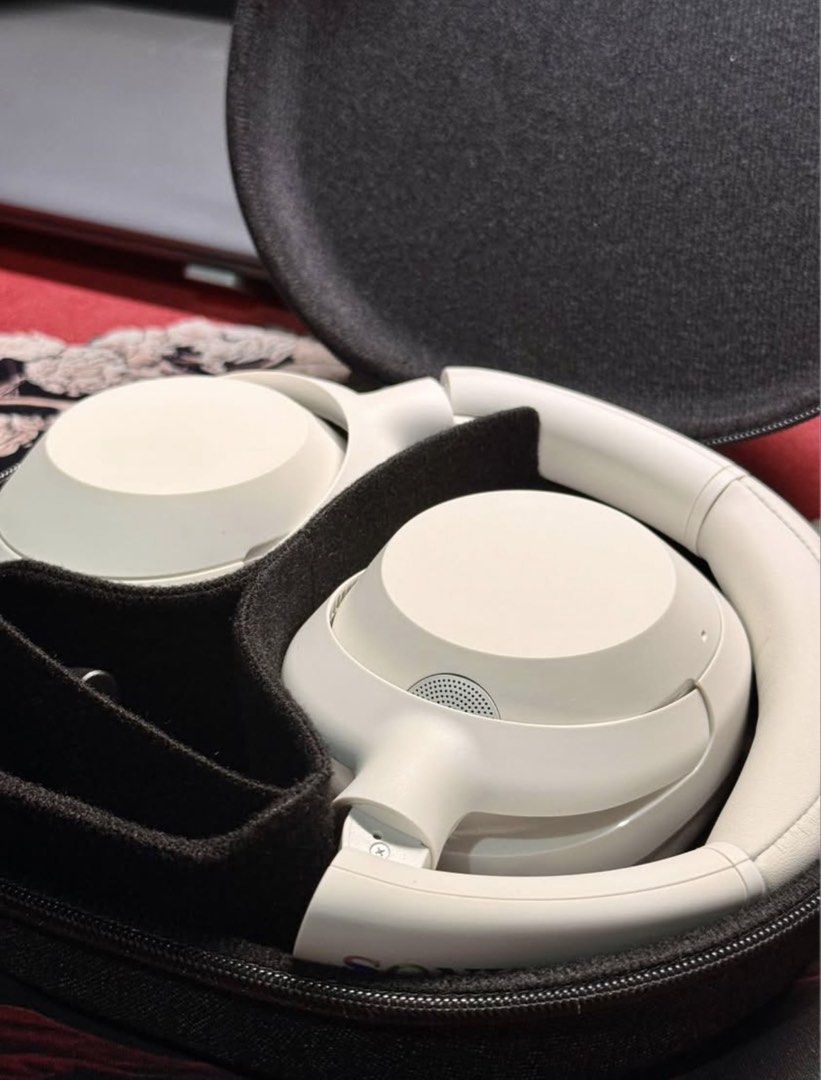 Headphones Sony ULT (Category: Headphones & Headsets) located in Manila. Submitted by bcanar88 (Listing ID 1466330170, Image 2). Description: Sony ULT WEAR WH-ULT900N – Off-White 📌 Condition: Like New / Can pass as BNEW 📌 100% legit 📌 Purchased: June 2026 from Datablitz One Ayala 📌 Color: Off-White Barely used and well taken care of. Perfect for everyday use—whether for productivity, music, movies, or gaming. Clean and in excellent condition.