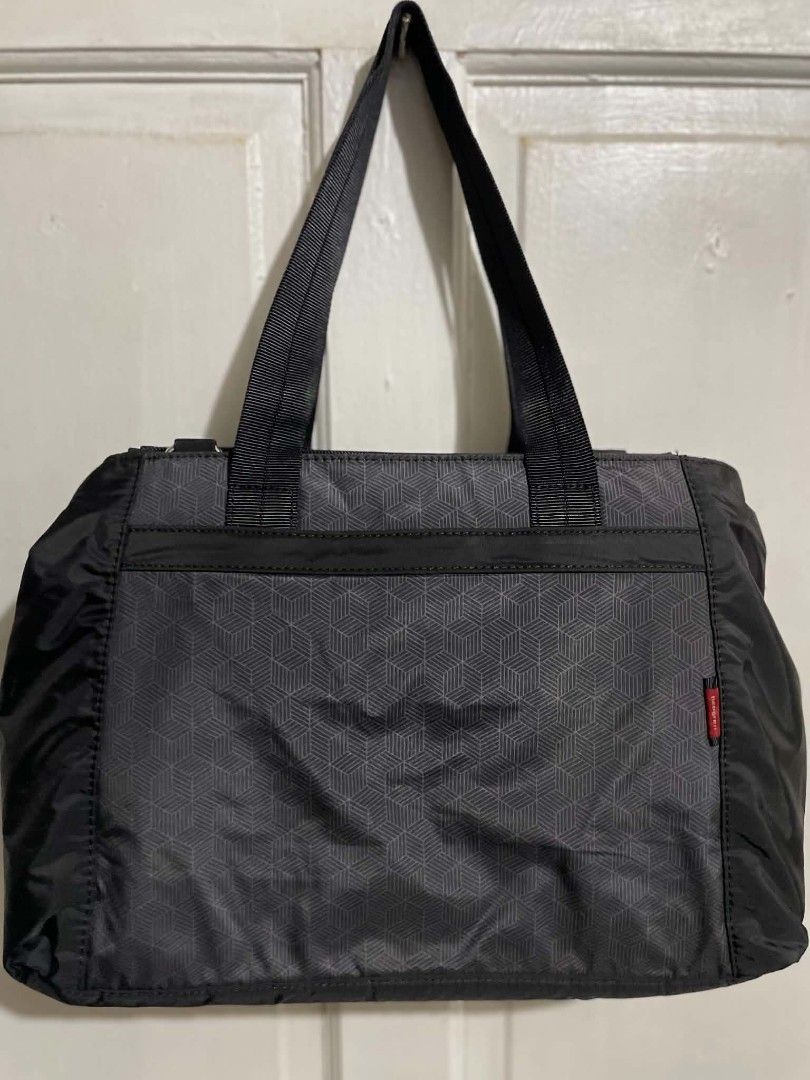 Hedgren Eva-M shoulder bag (Category: Tote Bags) located in Manila. Submitted by xtinamendo00659 (Listing ID 1466286877, Image 3). Description: - Brand: Hedgren - Color: Classic Black - Design: Stylish geometric cube pattern on front and back with a matching cube keychain - Material: Durable, high-quality nylon - Compartments: Multiple zippered pockets inside and outside for easy organization - Carry Options: Dual carry handles and an adjustable,