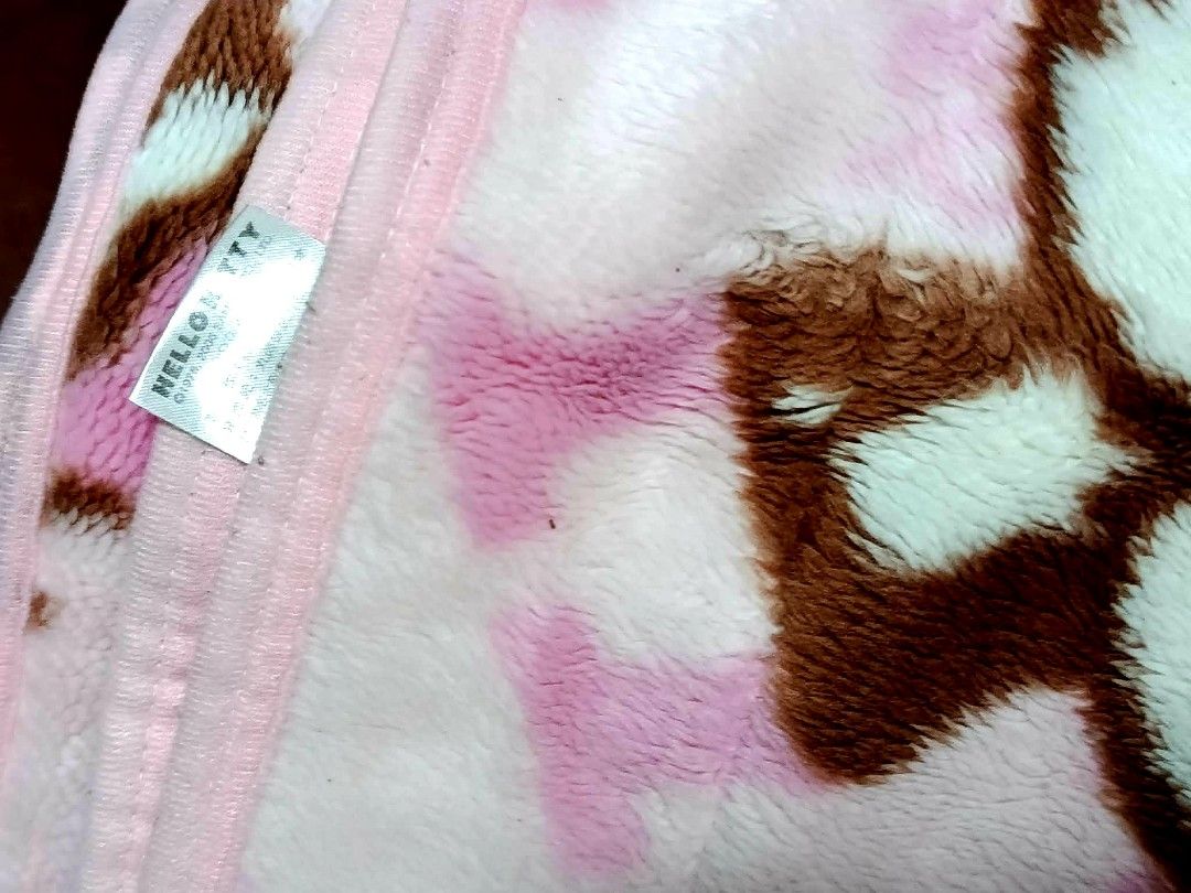 Hello Kitty Blanket (Category: Bedding & Towels) located in Las Pinas. Submitted by 84vintage (Listing ID 1466284714, Image 3). Description: Take 2 for Php950.00 As Is Where Is Only. Hello Kitty for single bed size 80x40 inches Kid's blanket size 40x58 inches Actual photos posted. Please examine them carefully as they are part of the description. --📌 MUST READ Before Dealing with us 📌-- ⚠️Price is posted. No lowballs please. ⚠️Vintage items are