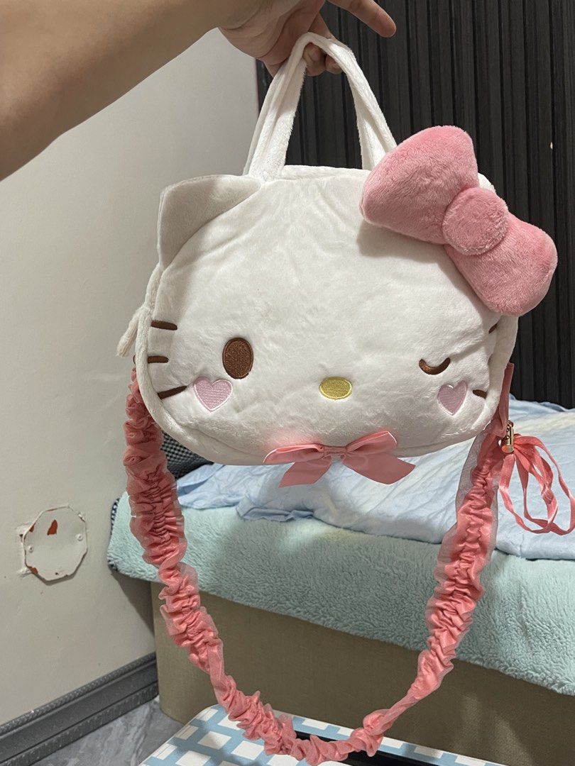 Hello kitty sanrio Japan Sling Bag (Category: Shoulder Bags) located in Cabiao. Submitted by imeon13 (Listing ID 1466316462, Image 1). Description: .