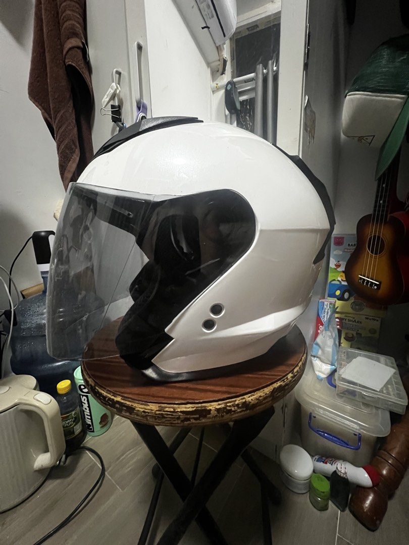 Helmet (SOL) (Category: Wearables & Smart Watches) located in Manila. Submitted by corruptdot (Listing ID 1466316117, Image 1). Description: .