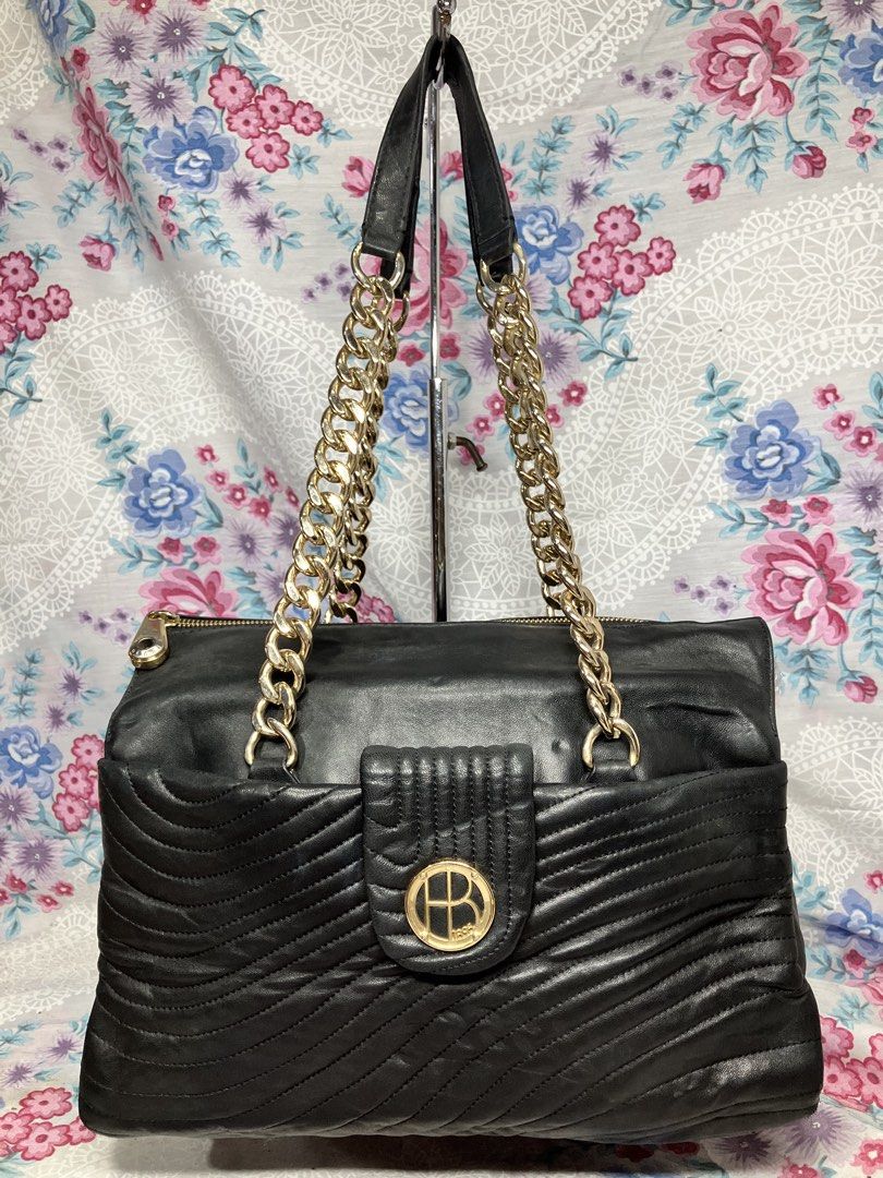 HENRI BENDEL CLASSIC LAMBSKIN BAG (Category: Shoulder Bags) located in General Mariano Alvarez. Submitted by adonid (Listing ID 1466193084, Image 1). Description: HENRI BENDEL CLASSIC LAMBSKIN BAG GOOD CONDITION NORMAL SIGN OF USAGE ONLY CROSSBODY /SHOULDER BAG .