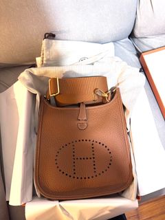 （分類：）位於 。 由 alegance.luxury 提交（商品編號 1466221855，圖片 1）。簡介： 。