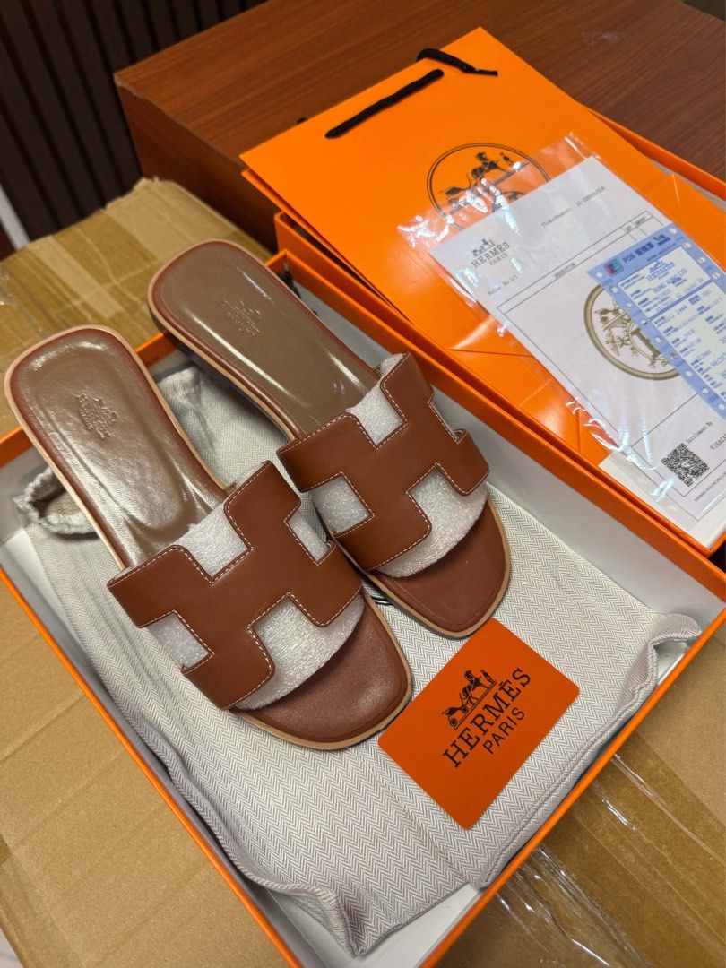 Hermes Flat Sandals (Category: Flats & Sandals) located in Manila. Submitted by aiman_sole5 (Listing ID 1466270990, Image 3). Description: ₱1,065 - with dustbag, box and paperbag Available size: 36. 37. 38. 39. 40 📍 Imus, Cavite - Lalamove available (same day delivery) - JNT shipping available (₱85 sf around metro manila).