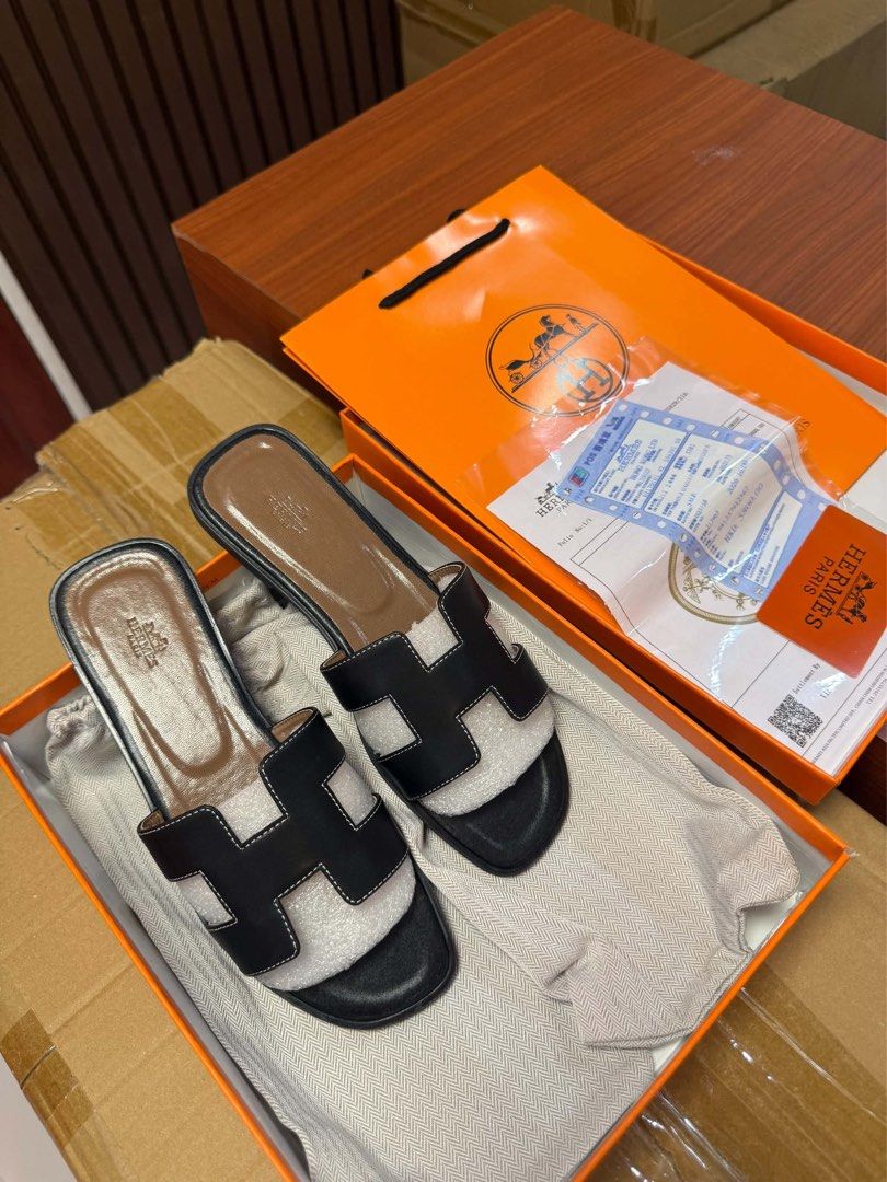 Hermes Flat Sandals (Category: Flats & Sandals) located in Manila. Submitted by aiman_sole5 (Listing ID 1466271152, Image 2). Description: ₱1,065 - with dustbag, box and paperbag Available size: 36. 37. 38. 39. 40 📍 Imus, Cavite - Lalamove available (same day delivery) - JNT shipping available (₱85 sf around metro manila).