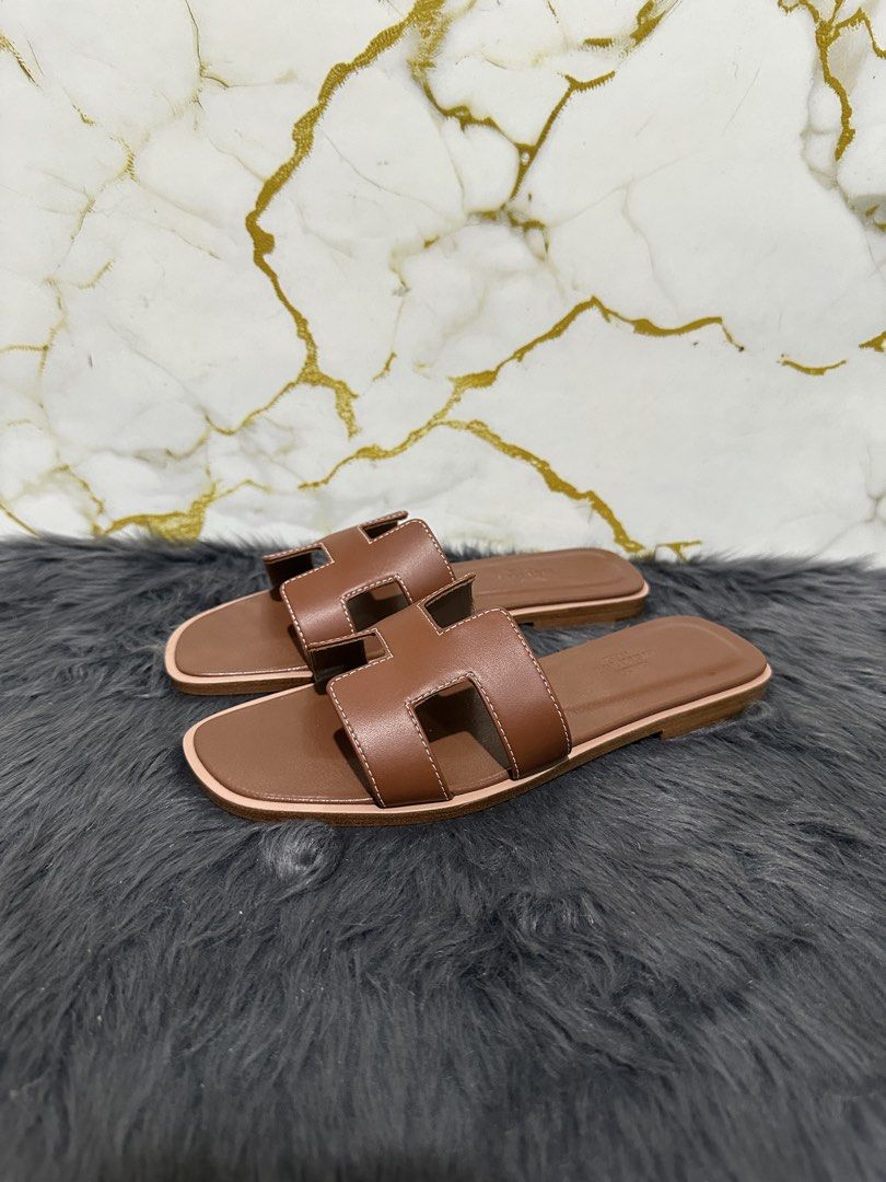 Hermes Oran (Category: Flats & Sandals) located in Marikina City. Submitted by georgiaprelovestuff (Listing ID 1466187765, Image 3). Description: size 35 PLEASE READ BEFORE MAKING AN OFFER: 🔹No inclusions since this is preloved 🔹NO to low ballers please 🔹NO meetups due to busy schedule 🔹If you make an offer, please get the item let's not waste each other's time 🔹NO return NO exchange NO cancellation 🔹Please manage your expectation since all