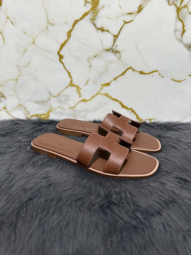 Hermes Oran (Category: Flats & Sandals) located in Marikina City. Submitted by georgiaprelovestuff (Listing ID 1466187765, Image 2). Description: size 35 PLEASE READ BEFORE MAKING AN OFFER: 🔹No inclusions since this is preloved 🔹NO to low ballers please 🔹NO meetups due to busy schedule 🔹If you make an offer, please get the item let's not waste each other's time 🔹NO return NO exchange NO cancellation 🔹Please manage your expectation since all