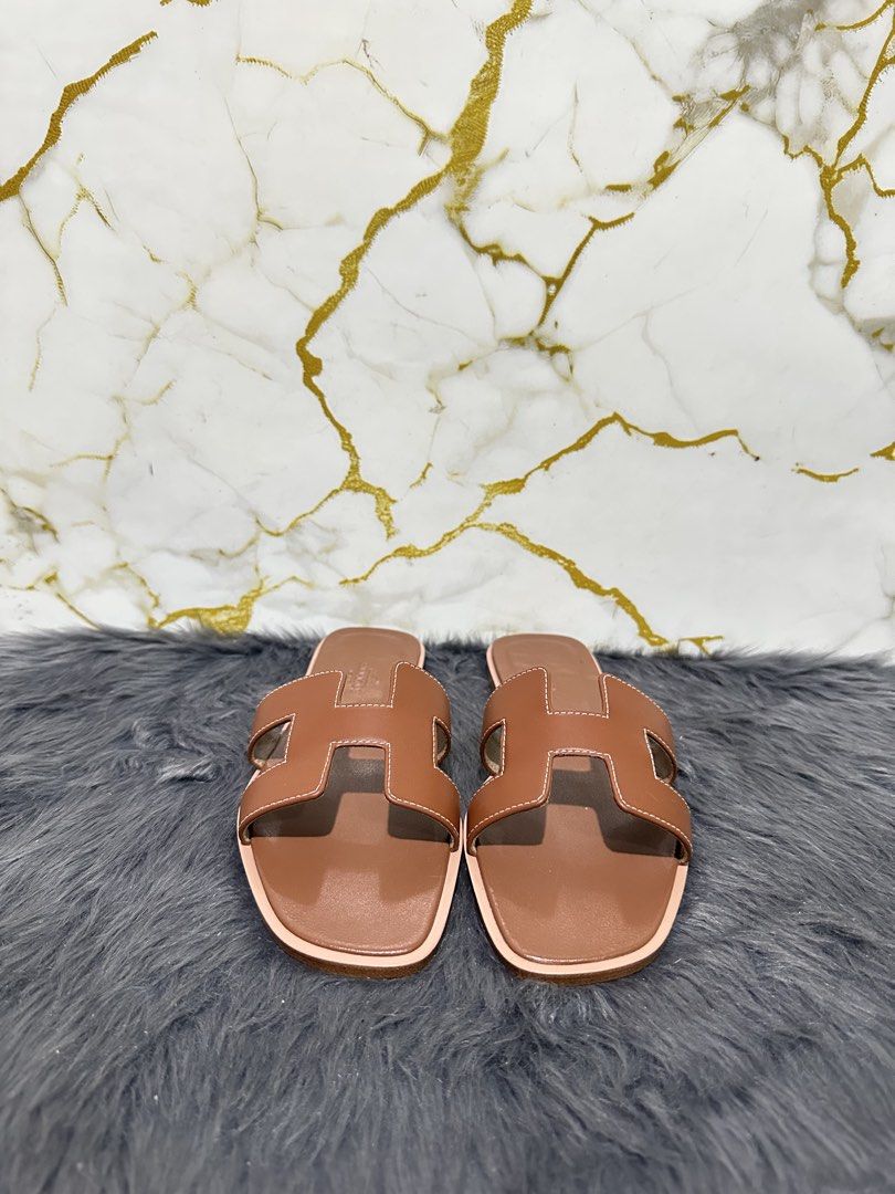 Hermes Oran (Category: Flats & Sandals) located in Marikina City. Submitted by georgiaprelovestuff (Listing ID 1466187765, Image 1). Description: size 35 PLEASE READ BEFORE MAKING AN OFFER: 🔹No inclusions since this is preloved 🔹NO to low ballers please 🔹NO meetups due to busy schedule 🔹If you make an offer, please get the item let's not waste each other's time 🔹NO return NO exchange NO cancellation 🔹Please manage your expectation since all