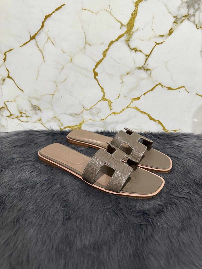 Hermes Oran (Category: Flats & Sandals) located in Marikina City. Submitted by georgiaprelovestuff (Listing ID 1466188173, Image 2). Description: size 40 PLEASE READ BEFORE MAKING AN OFFER: 🔹No inclusions since this is preloved 🔹NO to low ballers please 🔹NO meetups due to busy schedule 🔹If you make an offer, please get the item let's not waste each other's time 🔹NO return NO exchange NO cancellation 🔹Please manage your expectation since all