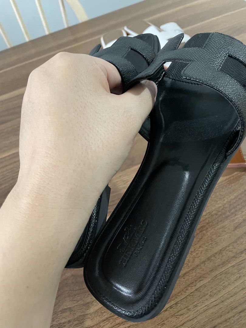 Hermes oran ( size 38) (Category: Flats & Sandals) located in Valenzuela. Submitted by 4kshoppe (Listing ID 1466251322, Image 2). Description: Hermes oran Very good quality Size: 38 As is New condition Color: black .