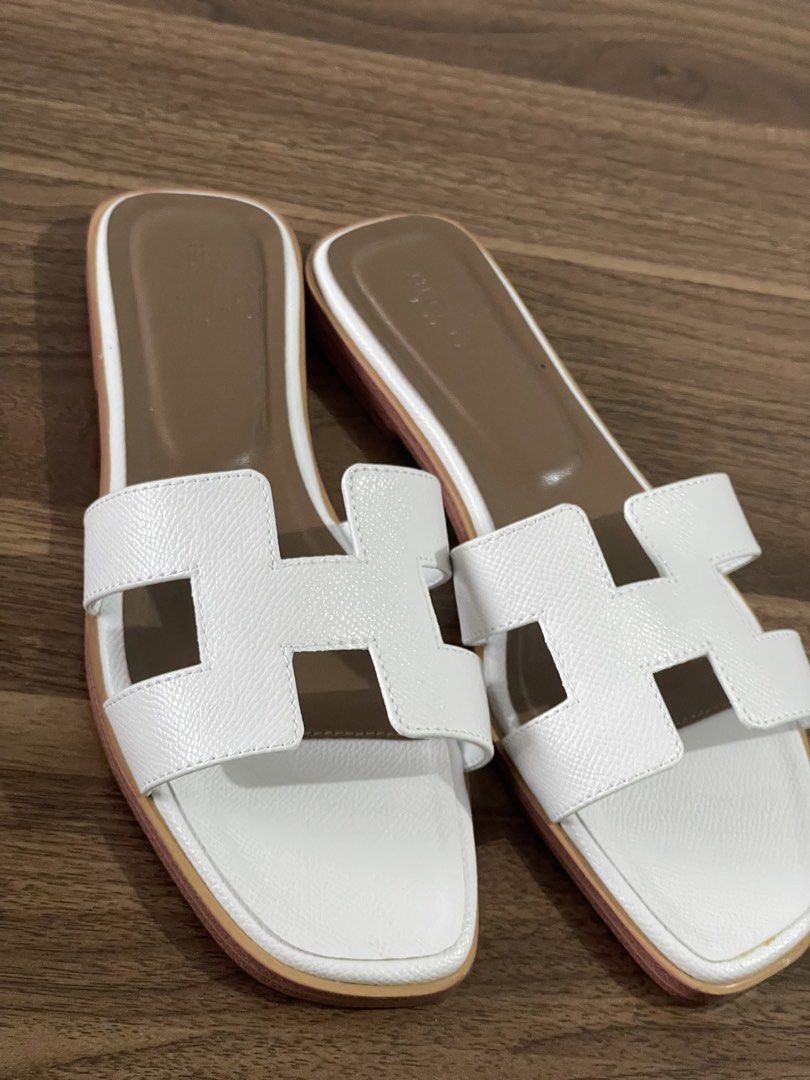 Hermes oran ( size: 38) (Category: Flats & Sandals) located in Valenzuela. Submitted by 4kshoppe (Listing ID 1466251722, Image 1). Description: Hermes oran Very good quality Size: 38 As is ( no box included) New condition Color: white .