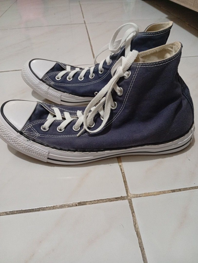 High-top navy blue converse (Category: Sneakers) located in Cebu City. Submitted by dsomey (Listing ID 1466250478, Image 2). Description: Size 11-12 if you don't include the 0 in the measurements, I measured this exactly 33cm Negotiable Issues: Ankle star patch peeled off when washing it. Size tag peeled off when I bought it. Yellowing on white rubber midsoles and I can't picture the yellowing since it can't be seen in the camera. The color light