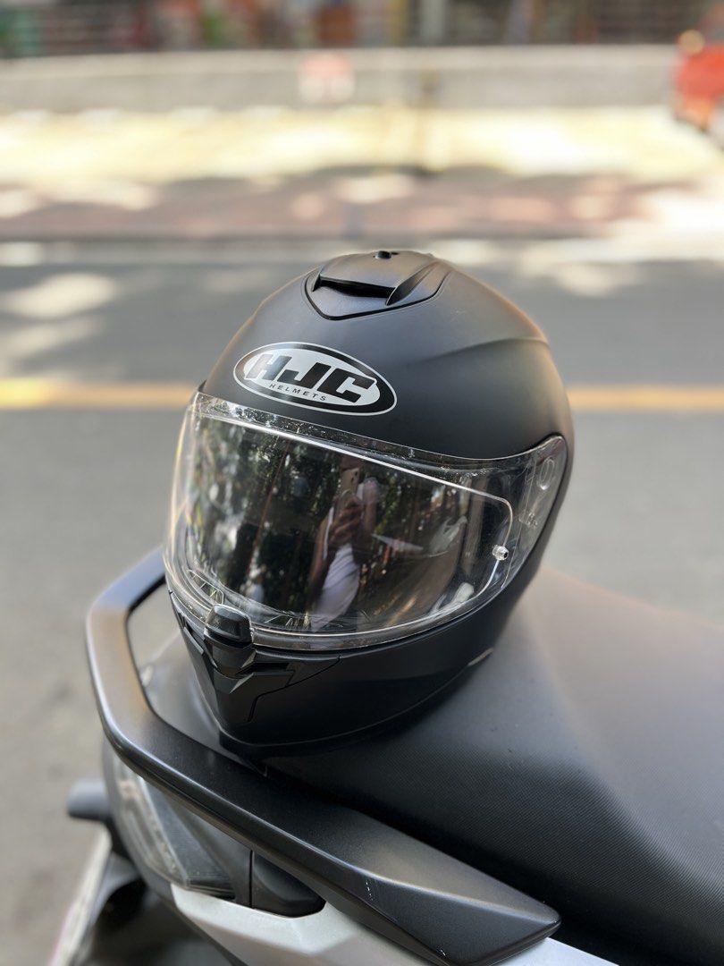 HJC C70 (Category: Helmets and other Riding Gears) located in Marikina City. Submitted by wayupcollective (Listing ID 1466179056, Image 1). Description: HJC C70 Dual visor Still in good condition Hairline scratches Size XL on tag Leather peeling .