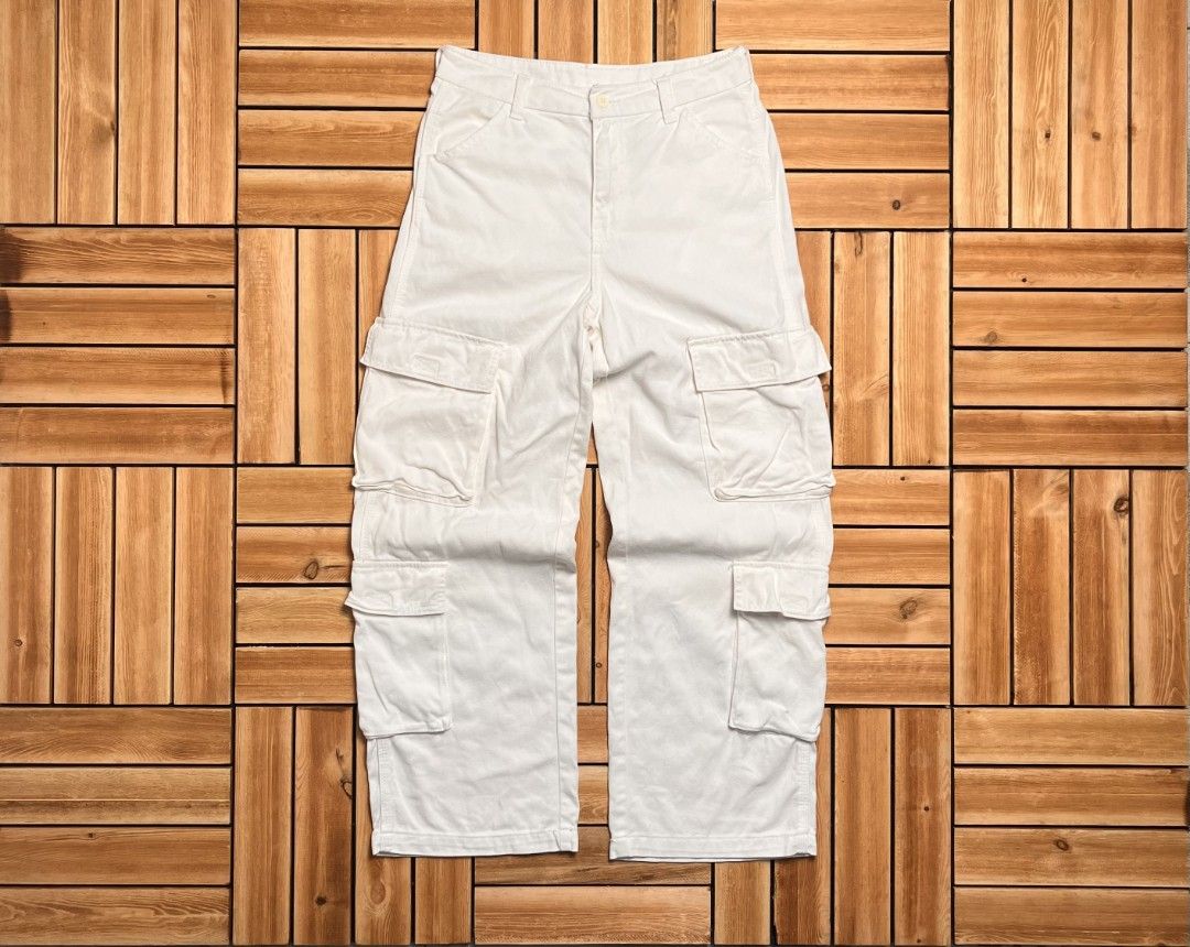 H&M 8POCKETS CARGO BAGGY PANTS (Category: Other Bottoms) located in Floridablanca. Submitted by d_elevated (Listing ID 1466295505, Image 2). Description: .