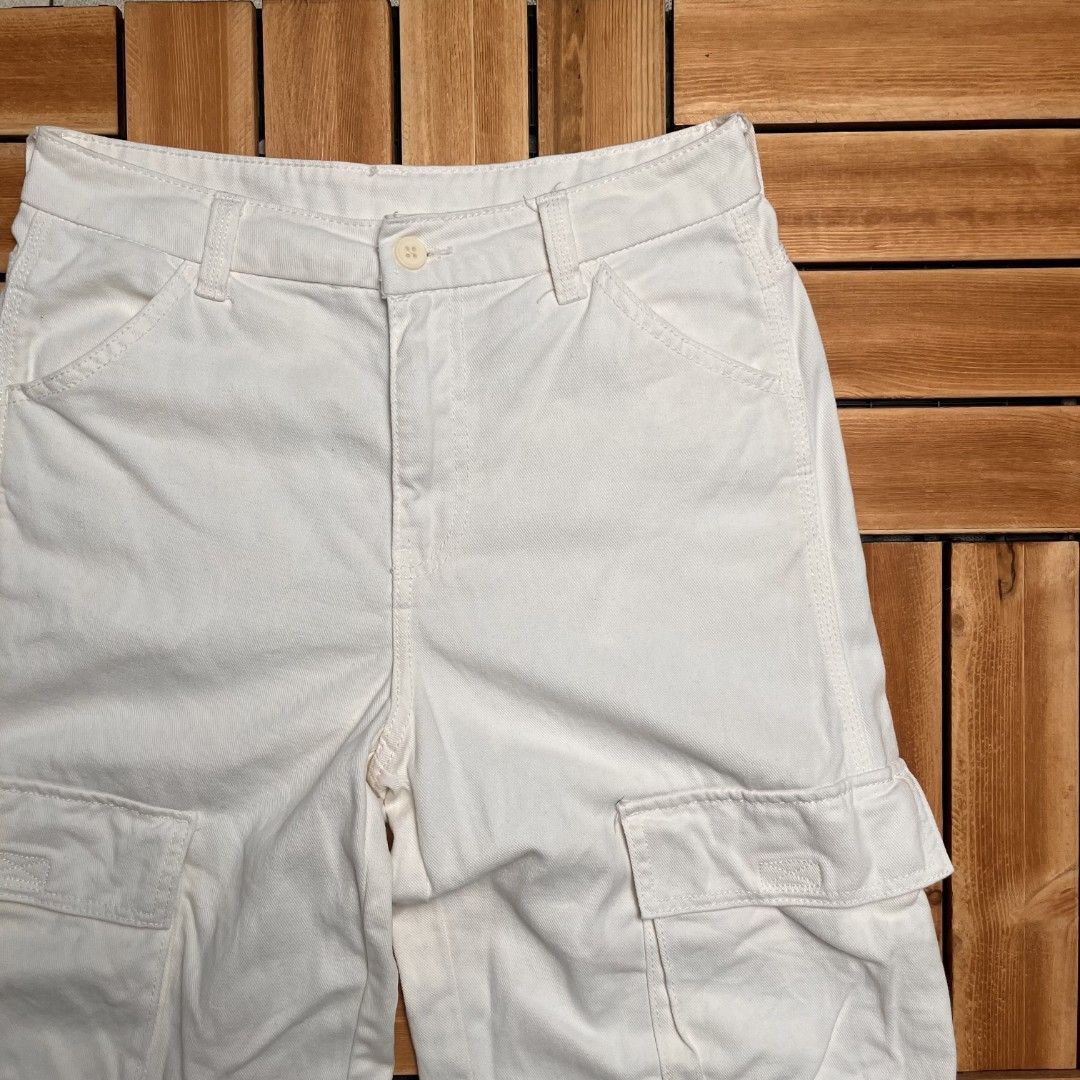 H&M 8POCKETS CARGO BAGGY PANTS (Category: Other Bottoms) located in Floridablanca. Submitted by d_elevated (Listing ID 1466295505, Image 3). Description: .