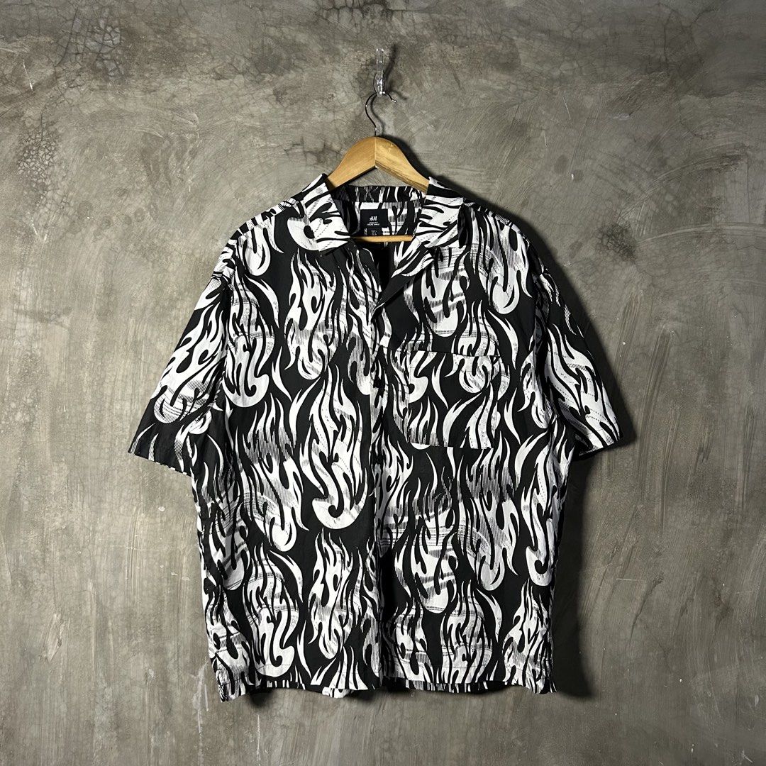 H&M - Oversized Flame Open Collar Polo (Category: Tshirts & Polo Shirts ) located in Tayabas. Submitted by streetdepartment (Listing ID 1466311565, Image 1). Description: H&M - Oversized Flame Open Collar Polo Excellent condition Flaw/s: minimal stain Size: Large on tag Measurements (inches): Width: 25” Length: 29.5” Price: 680 + shipping fee Dm to purchase! Note: Manage your expectations as you are dealing with secondhand items. Color may vary d