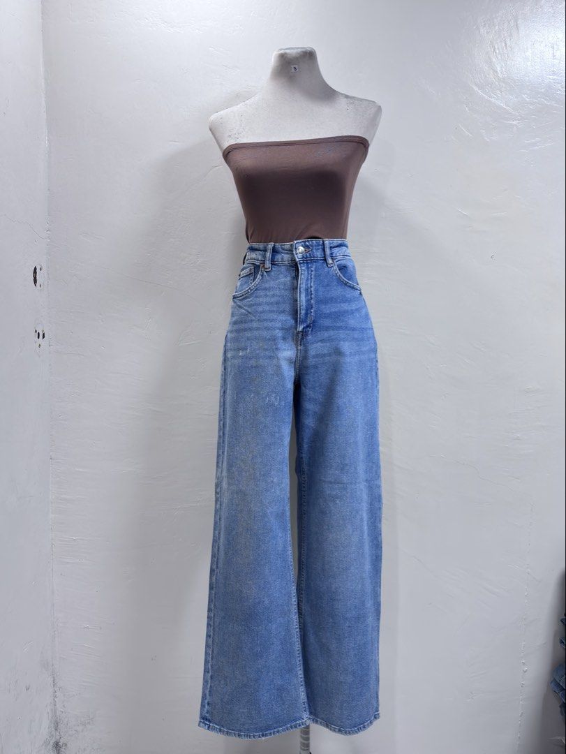 H&M Baggy Jeans (Category: Jeans) located in Bulacan. Submitted by maxiefashion (Listing ID 1466210598, Image 3). Description: FIX PRICE May onting need wash sa laylayan Loc: Norzagaray Bulacan MOP: Gcash Ship via J&T.