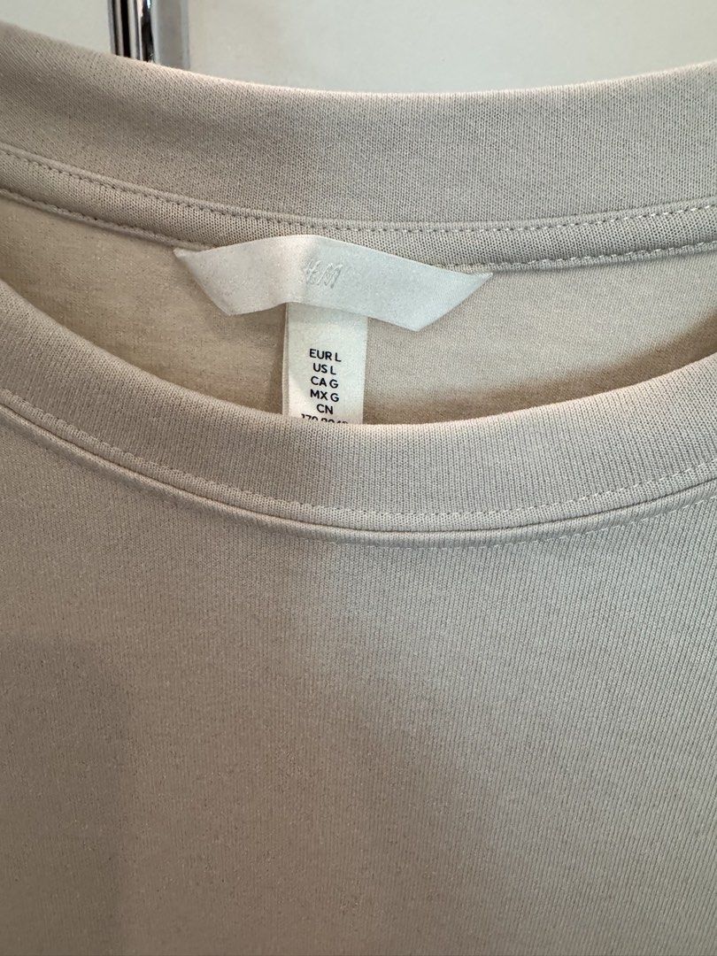 H&M Beige Oversized T-Shirt Size L (Category: Shirts) located in Quezon City. Submitted by actank (Listing ID 1466175233, Image 3). Description: - Brand: H&M - Size: Large - Color: Neutral beige (goes with everything!) - Fit: Relaxed, oversized style - Details: Classic crew neck with trendy elbow-length sleeves - Condition: Clean and ready to wear.