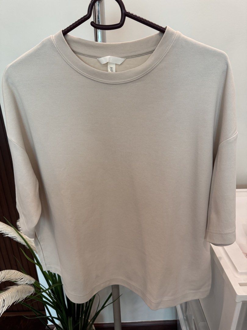 H&M Beige Oversized T-Shirt Size L (Category: Shirts) located in Quezon City. Submitted by actank (Listing ID 1466175233, Image 2). Description: - Brand: H&M - Size: Large - Color: Neutral beige (goes with everything!) - Fit: Relaxed, oversized style - Details: Classic crew neck with trendy elbow-length sleeves - Condition: Clean and ready to wear.