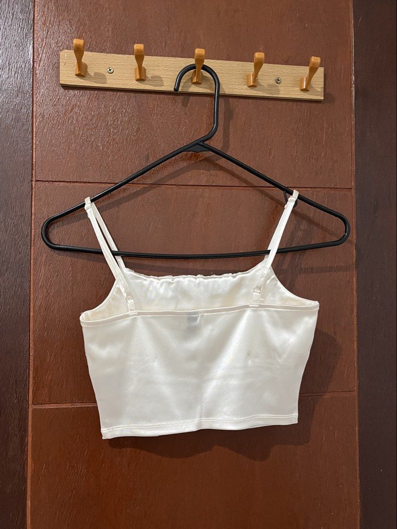 H&M Beige Top (Category: Sleeveless) located in Quezon City. Submitted by juliannecoleen (Listing ID 1466281293, Image 2). Description: .