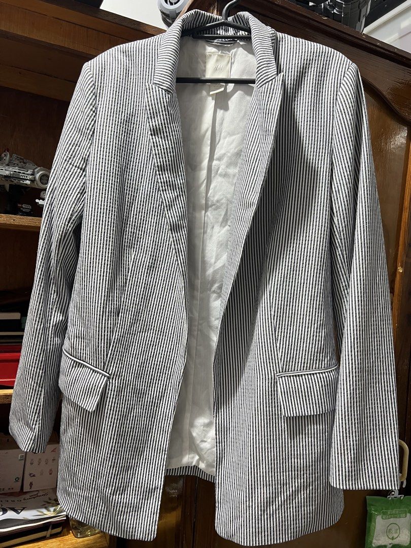 H&M Black and White Striped Blazer Jacket (Category: Coats, Jackets and Outerwear) located in Marikina City. Submitted by ash_2 (Listing ID 1466281318, Image 1). Description: - Brand: H&M - Design: Classic black and white stripes - Style: Open front with structured lapels - Details: Two functional front flap pockets, fully lined interior - Versatility: Great for layering over casual outfits or office wear - Condition: Excellent, clean pattern and