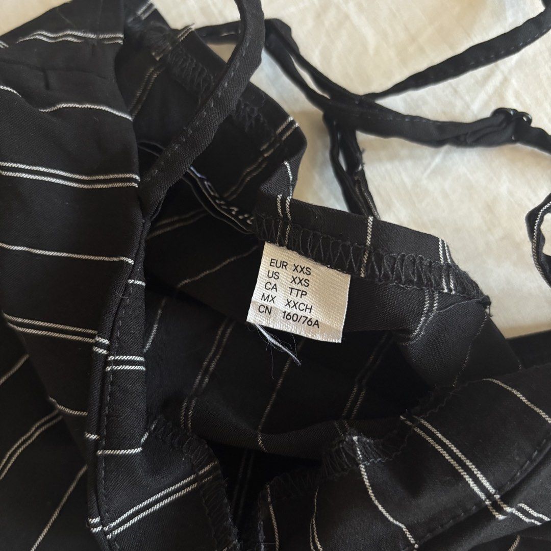 H&M Black Stripe CrissCross Top (Category: Sleeveless) located in Binan City. Submitted by myprelovedhaul (Listing ID 1466199401, Image 2). Description: - fits xxs to xs! - no when worn photos! - last price posted! - please message only if sure buyer! - limited replies only. - Available unless mark as sold. - Ship via j&t or lalamove for same day. -Mode of payment: Gcash 📍Biñan Laguna .