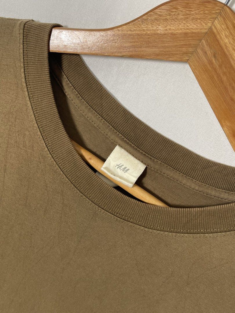 H&M Brown Cali Minimalist Shirt (Category: Tshirts & Polo Shirts ) located in Imus. Submitted by mochi.rella (Listing ID 1466258356, Image 3). Description: Brown H&M Cali Excellent Condition S on tag | Fit M W 21 | L 30.5 .