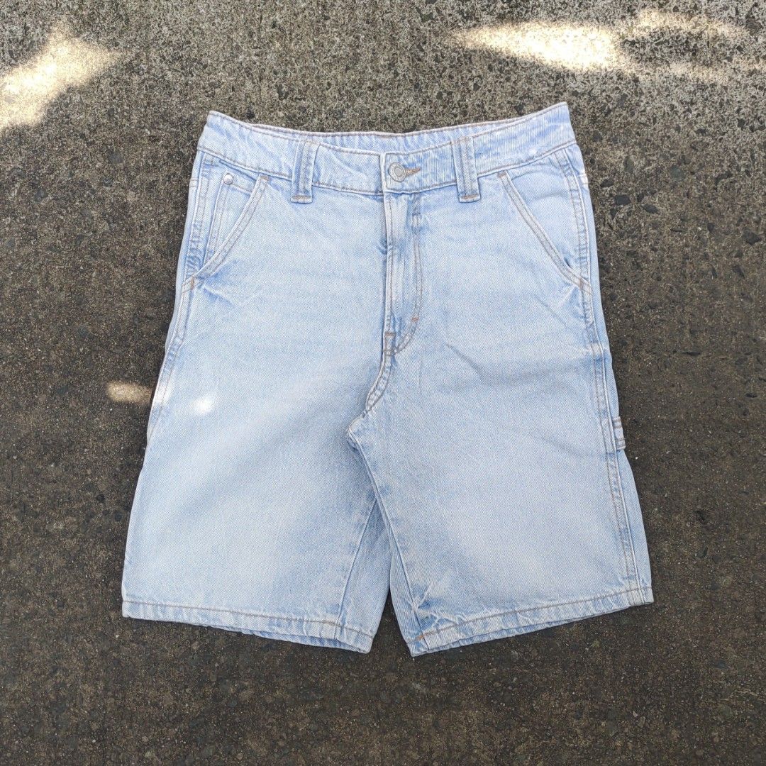 H&M Carpenter Jorts (Category: Shorts) located in Manila. Submitted by cyprus.thrift (Listing ID 1466331736, Image 1). Description: H&M Carpenter Jorts excellent condition ready to wear +sf dimes: waist 26-28 length 19 hem 9.5 rise 11 issue: distressed only, can consider as style.