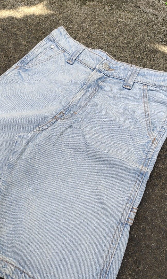 H&M Carpenter Jorts (Category: Shorts) located in Manila. Submitted by cyprus.thrift (Listing ID 1466331736, Image 3). Description: H&M Carpenter Jorts excellent condition ready to wear +sf dimes: waist 26-28 length 19 hem 9.5 rise 11 issue: distressed only, can consider as style.