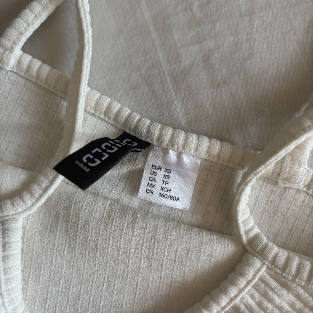 H&M Cream Crop Tank Top (Category: Sleeveless) located in Binan City. Submitted by myprelovedhaul (Listing ID 1466198433, Image 2). Description: - fits xs to small! - no when worn photos! - last price posted! - please message only if sure buyer! - limited replies only. - Available unless mark as sold. - Ship via j&t or lalamove for same day. -Mode of payment: Gcash 📍Biñan Laguna .