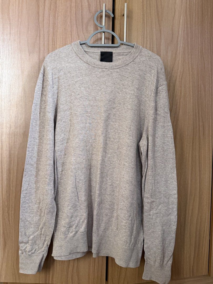 H&M Crew Neck Knit Sweater (Category: Longsleeves) located in Las Pinas. Submitted by chybautista (Listing ID 1466172259, Image 2). Description: - Brand/Model: H&M Grey Knit Sweater Soft knit Chest -40 Length -28 - Size: Large - Design: Classic crew neck with ribbed cuffs and hem - Fit: Standard, comfortable everyday layering piece - Style: Minimalist, versatile for jeans or trousers - Condition: Well-maintained fabric texture throughout.