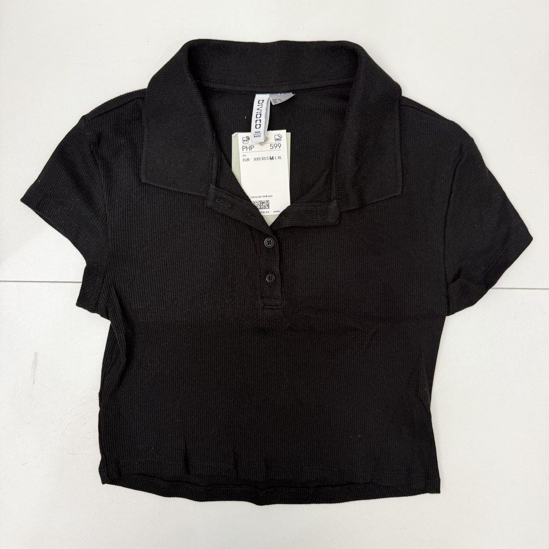 H&M Divided Black Ribbed Polo Crop Top (Category: Shirts) located in Pasig City. Submitted by boymom20 (Listing ID 1466200171, Image 1). Description: - Brand: H&M Divided - Size: M (True to size) - Condition: Brand new with tags attached - Color: Black - Details: Ribbed fabric, short sleeves, folded collar, 3-button placket - Fit: Stretchy and super comfortable crop top - Styling: Great basic piece for high-waisted jeans or skirts LAST PRICE POST